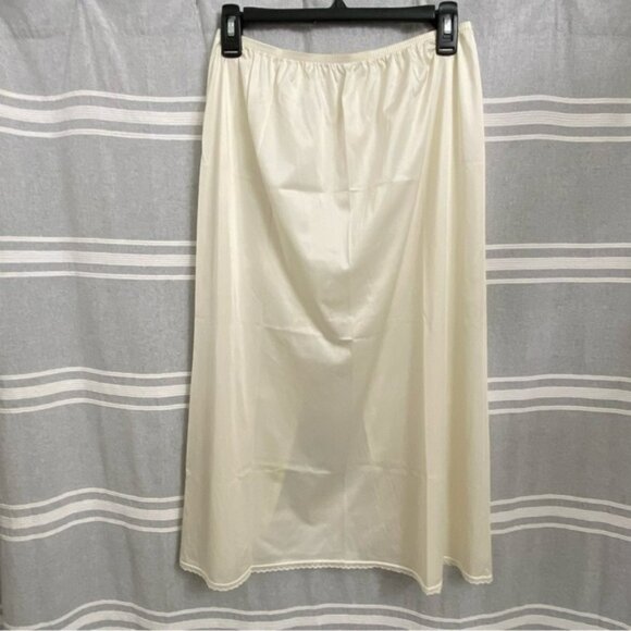 VANITY FAIR / Cream 30" Slip Size L - Picture 1 of 8